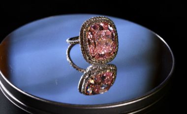 Diamanti rozë që prek shifrën e 30 milionë dollarëve