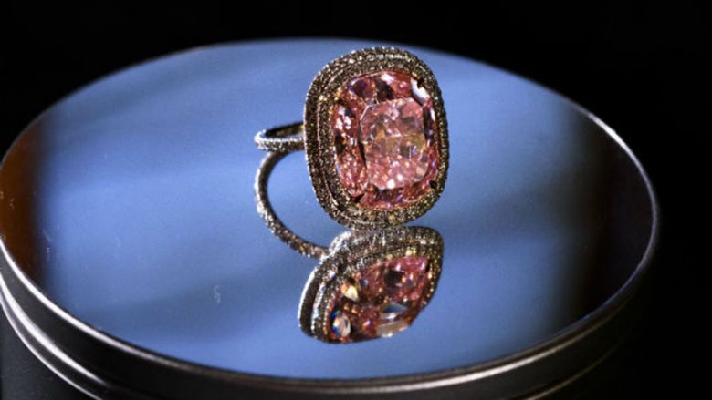 Diamanti rozë që prek shifrën e 30 milionë dollarëve