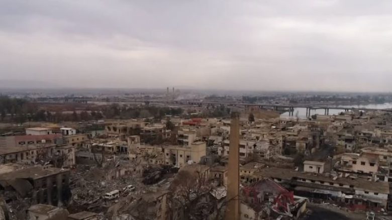 Qyteti fantazmë: Pamjet e filmuara me dron tregojnë Mosulin e shkatërruar nga ISIS-i (Video)