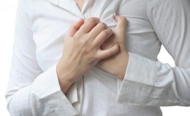 Rreziku për sulm të zemrës: Mungesa e gjumit ndërlidhet me shëndet të dobët kardiovaskular