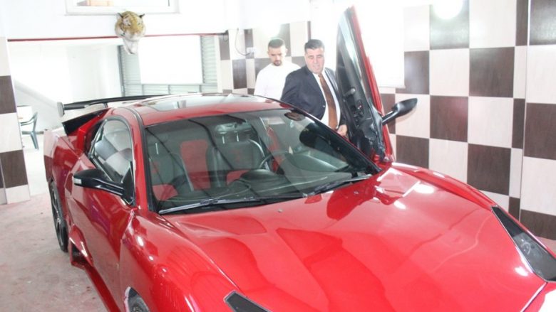 “Made in Gjilan”: Haziri viziton mjeshtrin e ndërtimit të “Lamborghinit” (Foto)