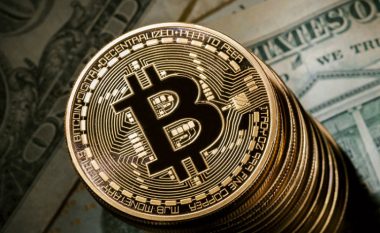 Bitcoin thyen rekord, kalon vlerën prej 8 mijë dollarëve  