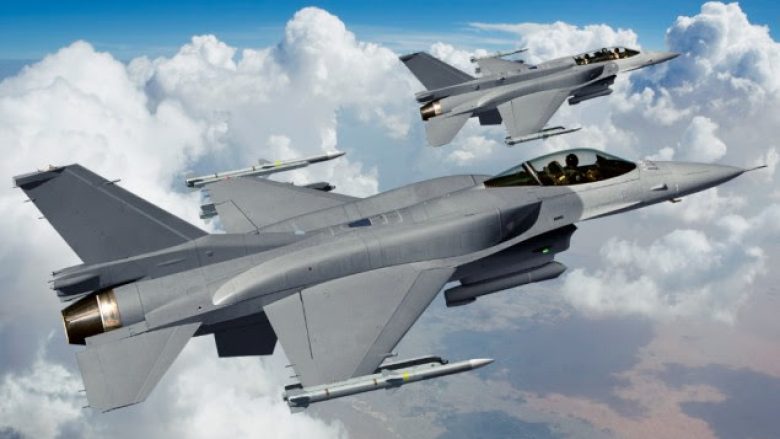 Iraku merr tre avionë të rinj amerikanë F-16