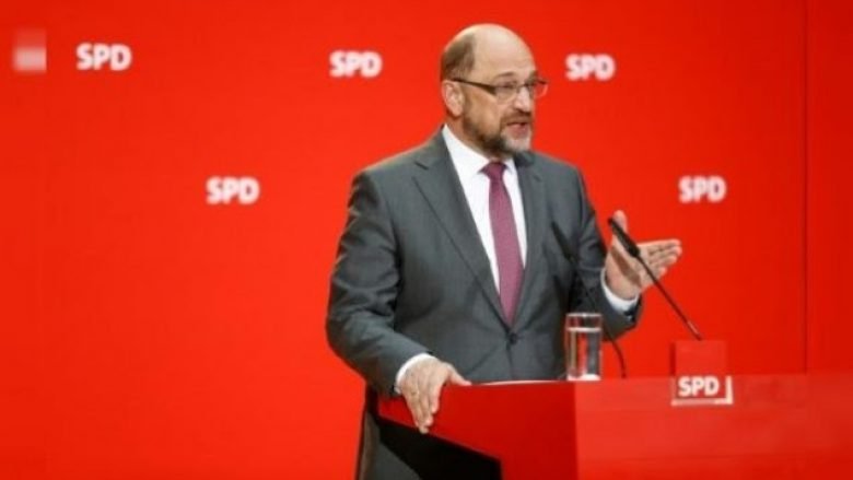 ​Martin Schulz nën presion për aleancë me Merkelin