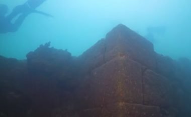 Kështjella 3 mijë vjeçare gjendet në fund të liqenit (Video)