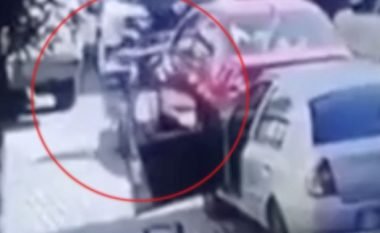 Ekzekuton burrin në qendër të qytetit, në prezencë të qindra kalimtarëve (Video, +18)