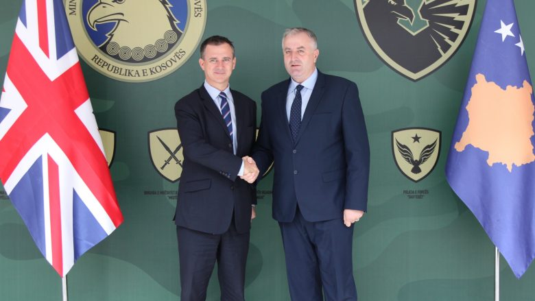 Ministri Berisha priti ministrin britanik të Forcave të Armatosura