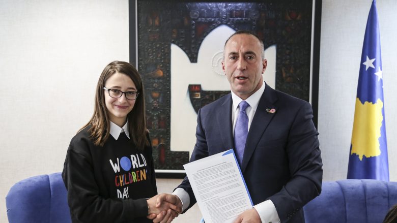 Haradinaj: Po punojmë për edukimin cilësor dhe mirëqenien e fëmijëve të Kosovës