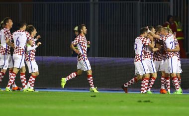 Kroacia ‘bombardon’ grekët, Kalinic shënon për 2-0 (Video)