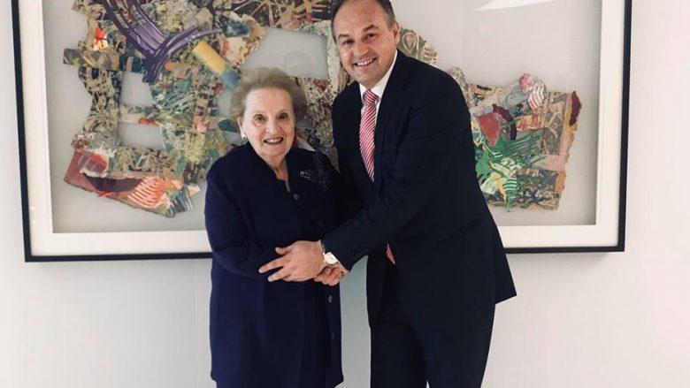 Hoxhaj takon sekretaren Madeleine Albright