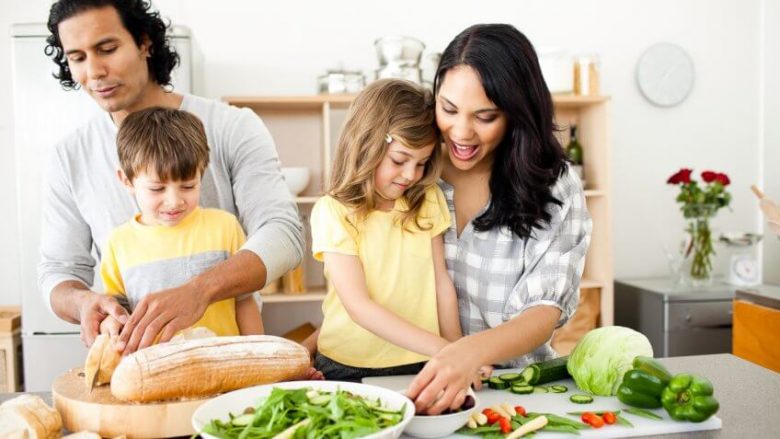 Si t’i bëjmë fëmijët të hanë ushqim të shëndetshëm?