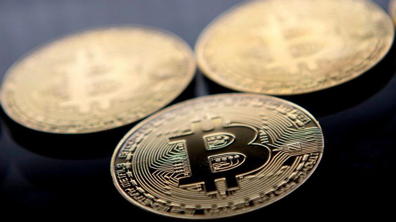 Bitcoin, shumë i vogël për ta kërcënuar ekonominë botërore