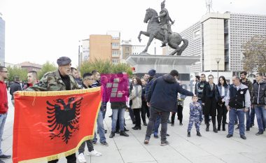 Përfundon protesta e familjarëve të dënuarave të grupit “Kumanova” (Foto/Video)