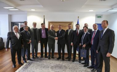 Kryeministri Haradinaj priti në takim një delegacion të afaristëve gjermanë