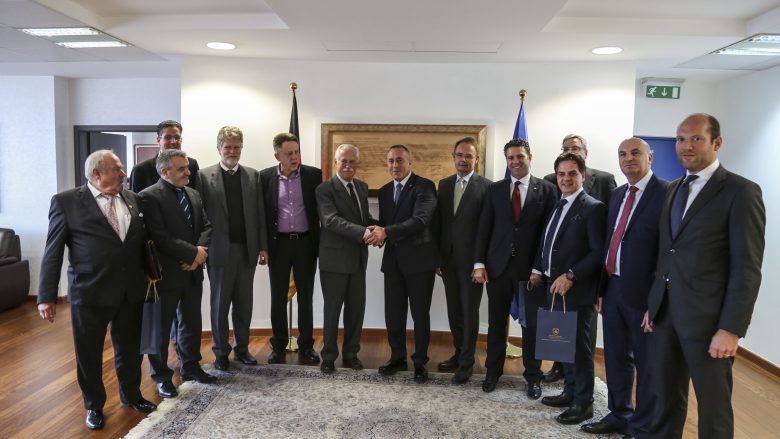 Kryeministri Haradinaj priti në takim një delegacion të afaristëve gjermanë