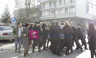 Vetëvendosje: Të lirohen deputetët, tentativat për të na heshtur nuk do të funksionojnë