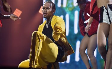 Chris Brown lanson albumin e ri me 45 këngë (Audio)