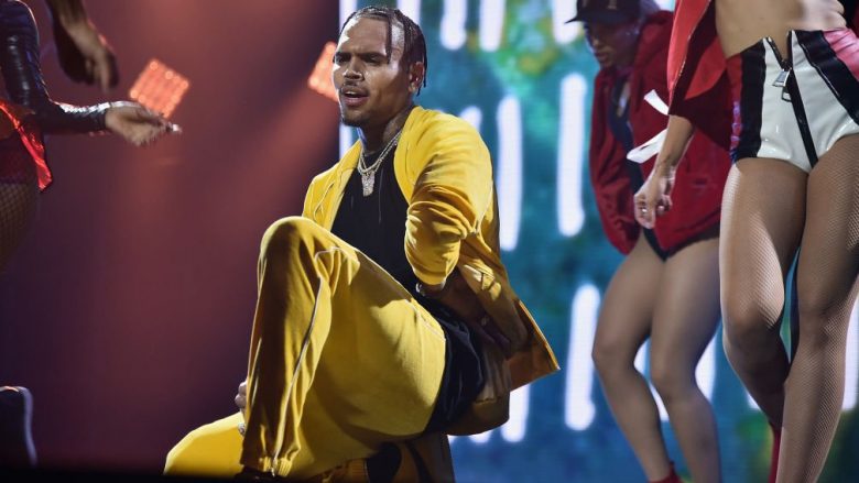 Chris Brown lanson albumin e ri me 45 këngë (Audio)