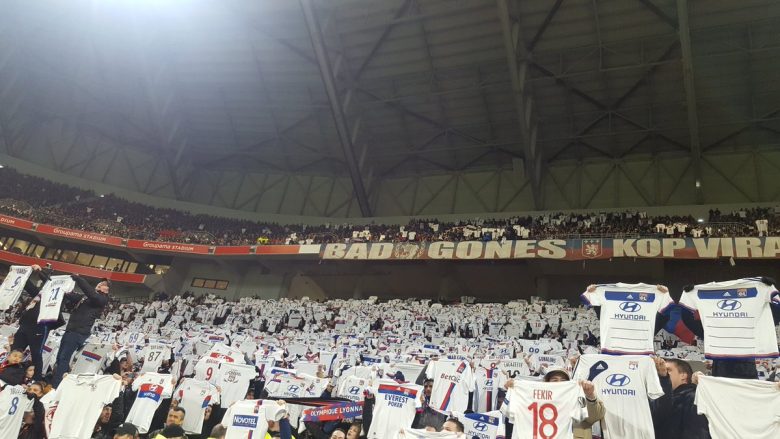 Tifozët e Lyonit i dalin në përkrahje Fekirt duke festuar si Messi (Foto/Video)