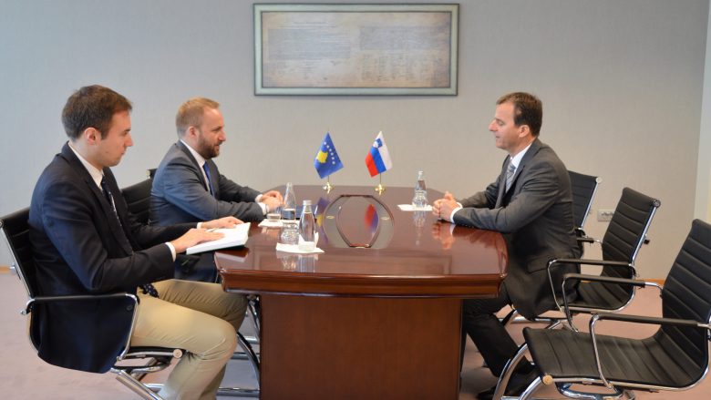 Tahiri takoi ambasadorin slloven, flasin për sundimin e ligjit