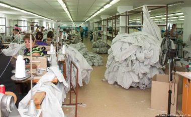 Fabrikat e modës së shtrenjtë dhe skllevërit modernë të Ballkanit