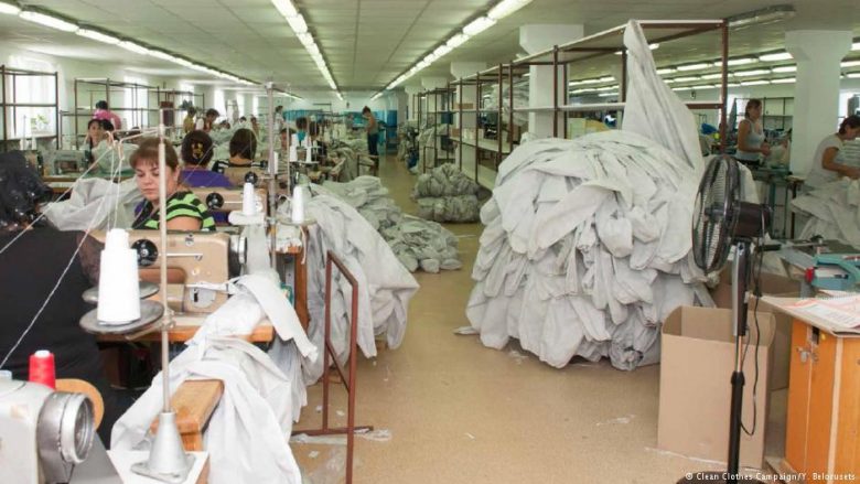 Fabrikat e modës së shtrenjtë dhe skllevërit modernë të Ballkanit