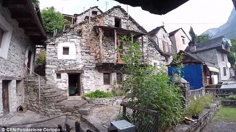 Fshati i vogël me 13 banorë kthehet në kompleks hotelier që të shpëtohet nga zhdukja (Foto)