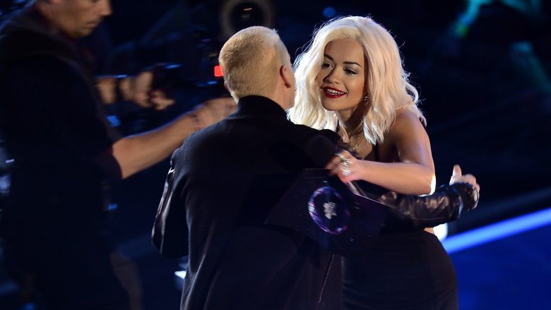 Eminemi dhe Rita Ora konkurrentë për vendin e parë pas performancave në MTV EMA (Foto)