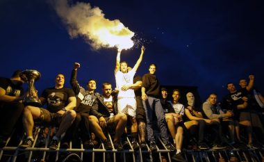 Banerët kundër shqiptarëve do të largohen brenda dy minutash nga stadiumi i Beogradit
