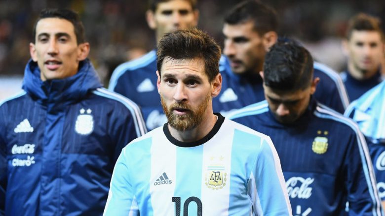 MELBOURNE, AUSTRALIA - JUNE 09:  Lionel Messi of Argentina leaves the field during the Brazil Global Tour match between Brazil and Argentina at Melbourne Cricket Ground on June 9, 2017 in Melbourne, Australia.  (Photo by Quinn Rooney/Getty Images)