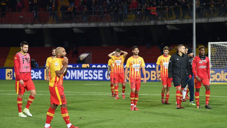 Benevento thyen rekordin negativ 87-vjeçar të Man Unitedit