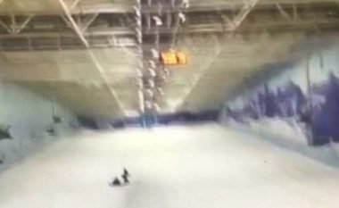 Hynë vjedhurazi në qendrën e skijimit, harruan kamerën e shtrenjtë me të gjitha filmimet (Video)