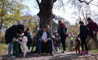 Ahmeti prezanton planin e dy parqeve të reja për shëtitjen e qenve