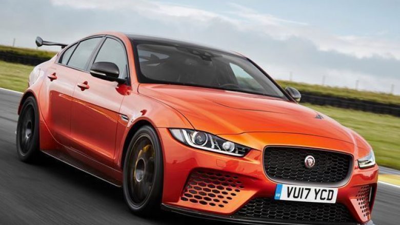 Jaguar XE reaches record, leaves behind Alfa Romeo Giulia (Video ...