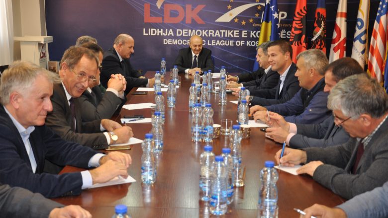 Mustafa takon kryetarët e degëve të LDK-së, flasin për Balotazhin