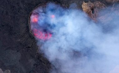 Lava e vullkanit formoi atë që ngjanë me një fytyrë të buzëqeshur (Foto)