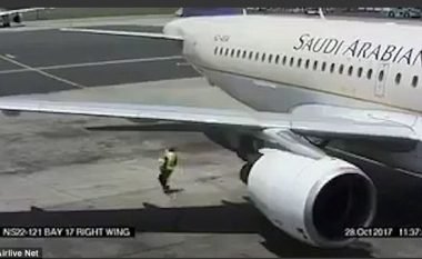 Motori ndezur i aeroplanit, mund të ishte fatal për punonjësin (Video)
