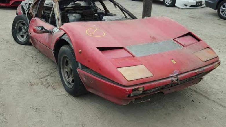 Pagoi afro 40 mijë euro, për Ferrarin e djegur (Foto)