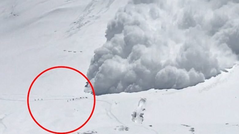Përfshihen nga orteku i rrëmbyeshëm, tetë alpinistë shpëtojnë të pa lënduar (Video)