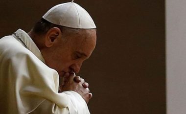 Papa Françesku: Ndonjëherë dremis gjatë kohës që lutem
