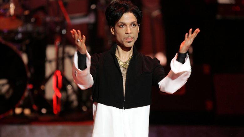Kitara e Prince shitet për 700.000 dollarë