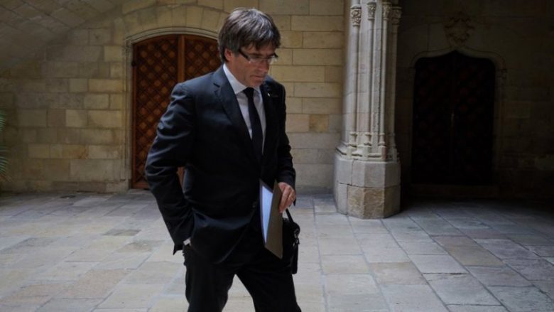 Lideri i Katalonjës dorëzohet në policinë belge