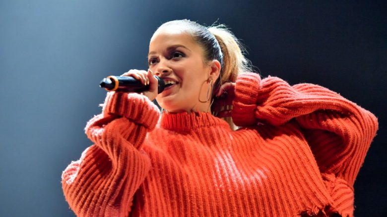 Rita, në poza ‘ngacmuese’ një ditë para MTV EMA (Foto)