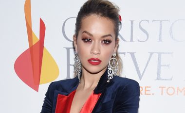 Rita Ora i gëzohet suksesit të “Anywhere” duke festuar (Foto/Video)