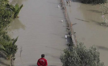 Shqipëria nën shi, frikë për përmbytje