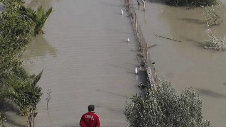 Shqipëria nën shi, frikë për përmbytje