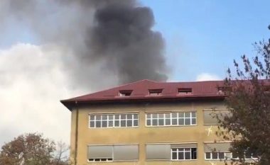 Lokalizohet zjarri në Fakultetin e Ndërtimtarisë në Shkup (Foto/Video)