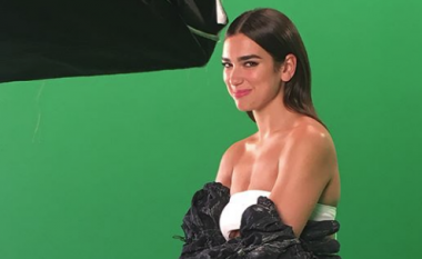 Dua Lipa arrin pesë milionë ndjekës, falënderon të gjithë me buzëqeshje interesante (Foto)