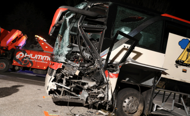 “Asnjë udhëtar i autobusit nuk është lënduar, janë rrugës për në shtëpi”