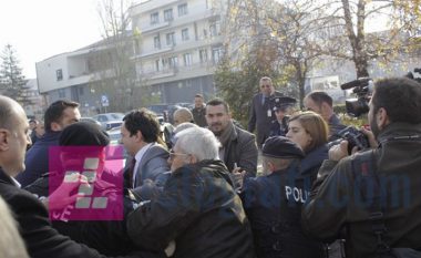 Albin Kurti, Donika Kadaj dhe Albulena Haxhiu lirohen nga paraburgimi